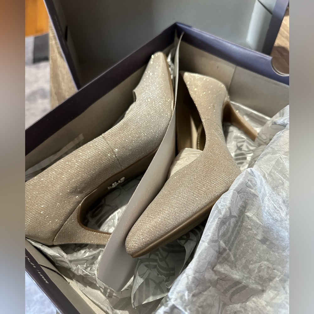Jennifer Lopez stilettos, metallic, Esla, Never Worn, size 7